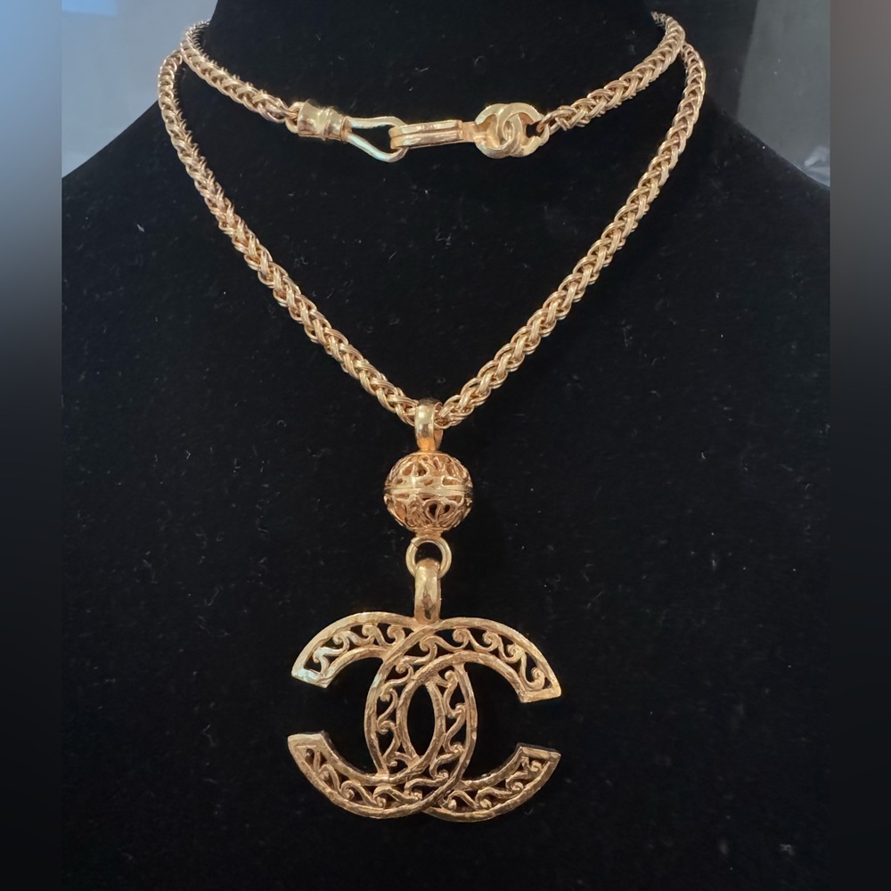 Chanel CC Vintage Necklace